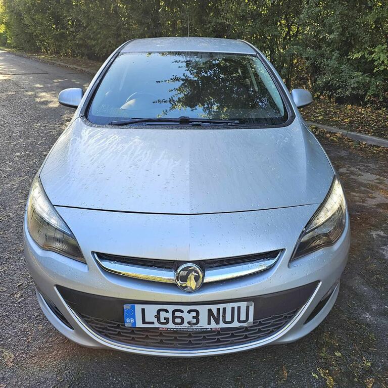 Compare Vauxhall Astra Astra Energy LG63NUU Silver