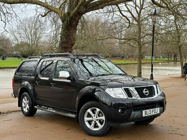 Compare Nissan Navara 2.5 Dci Tekna 4X4 Shr Dcb 188 Bhp BL13FOJ Black