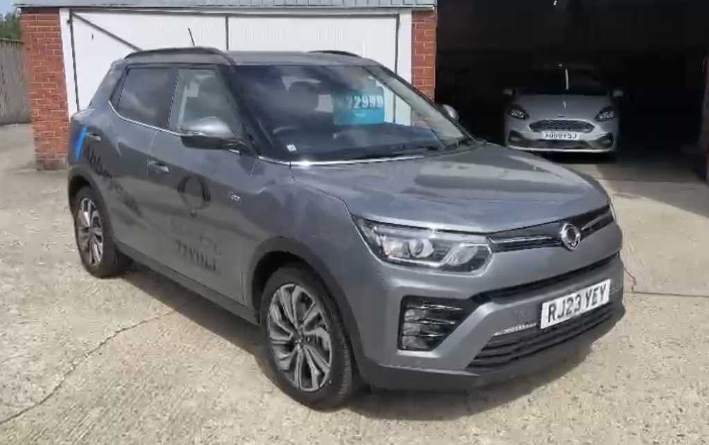 Compare SsangYong Tivoli 1.5 T-gdi 163Ps Ultimate 5-Door 6-Speed RJ23YEY Grey