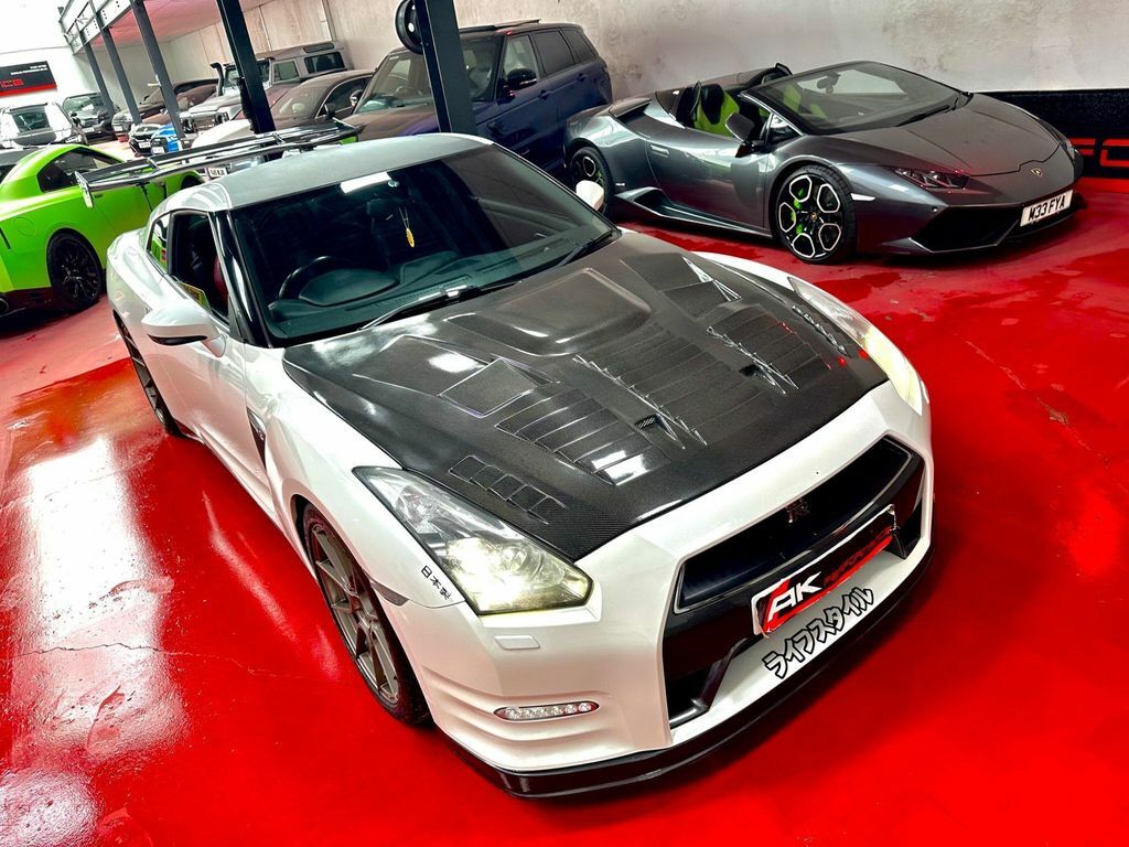 Compare Nissan GT-R Premium Edition LK61ZKM White