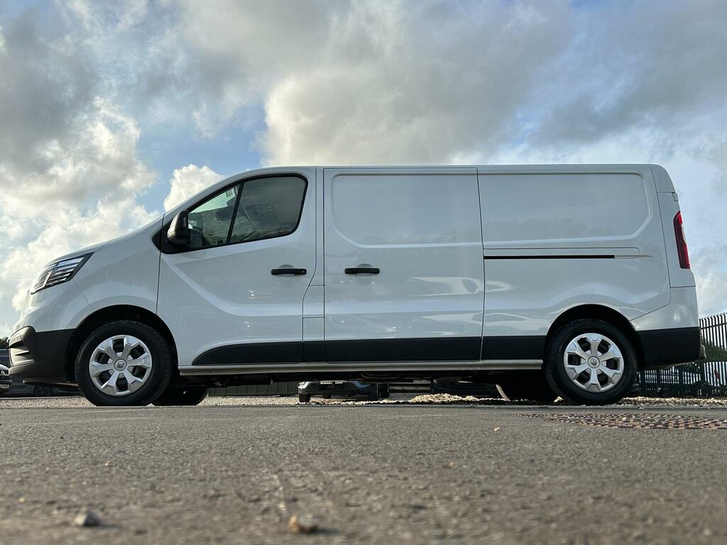 Compare Renault Trafic Lwb L2h1 Low FV22BSX White