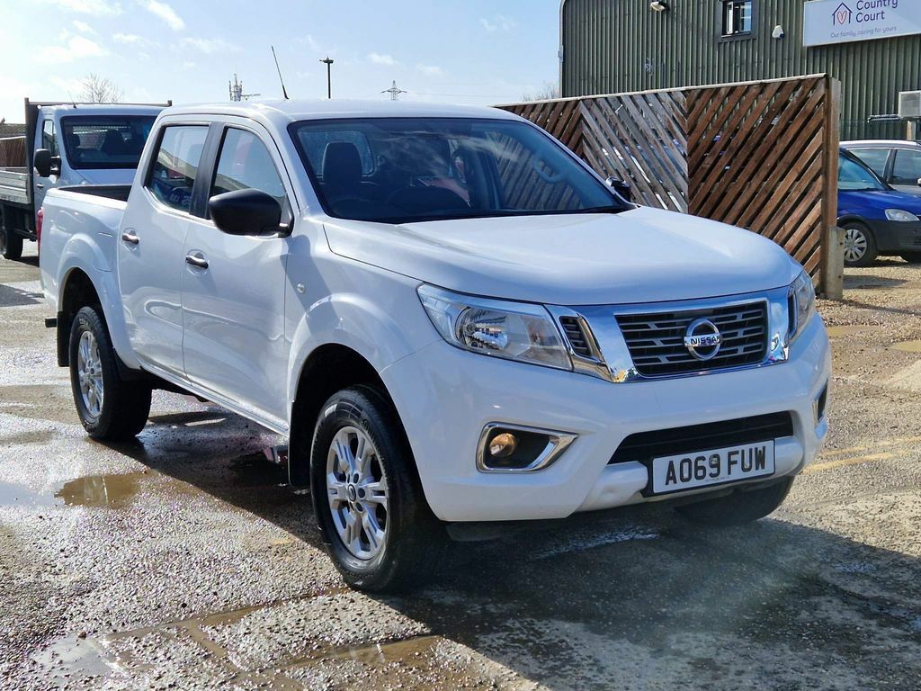 Compare Nissan Navara 2.3 Dci Acenta Double Cab Pickup 4Wd Euro 6 Ss A069FUW White