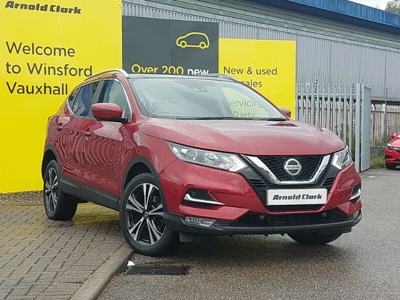 Compare Nissan Qashqai 1.3 Dig-t 160 157 N-connecta Dct Glass Roof LO70DXJ Red