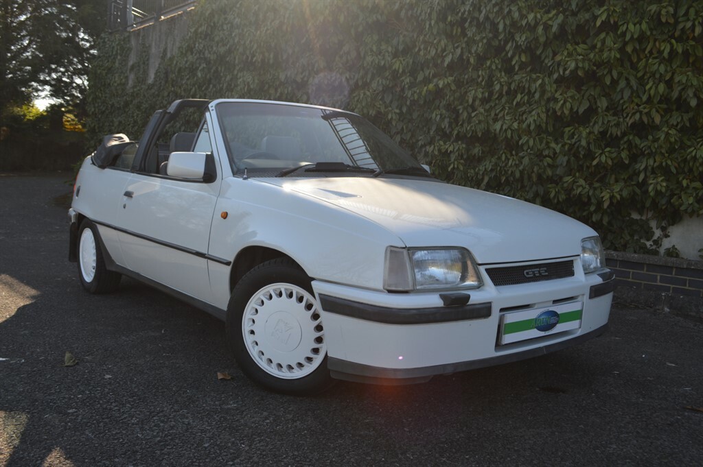 Vauxhall Astra Convertible White #1