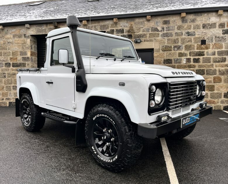 Land Rover Defender 90 Used Land Rover Defender 90 2.2 Tdci Pick-up 4Wd E White #1