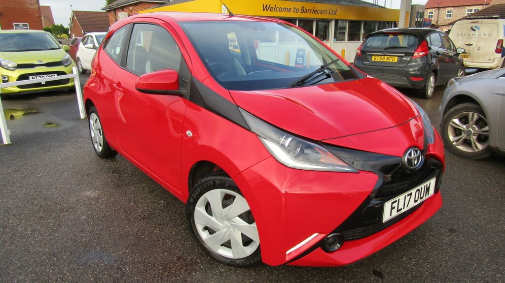 Compare Toyota Aygo Vvt-i X-play Euro 6 FL17OUW Red