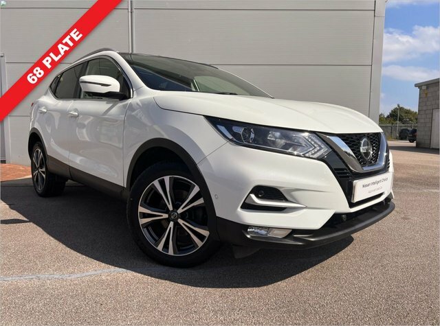 Compare Nissan Qashqai 1.5 Dci N-connecta Glass Roof Pack 114 Bhp LL68NVN White