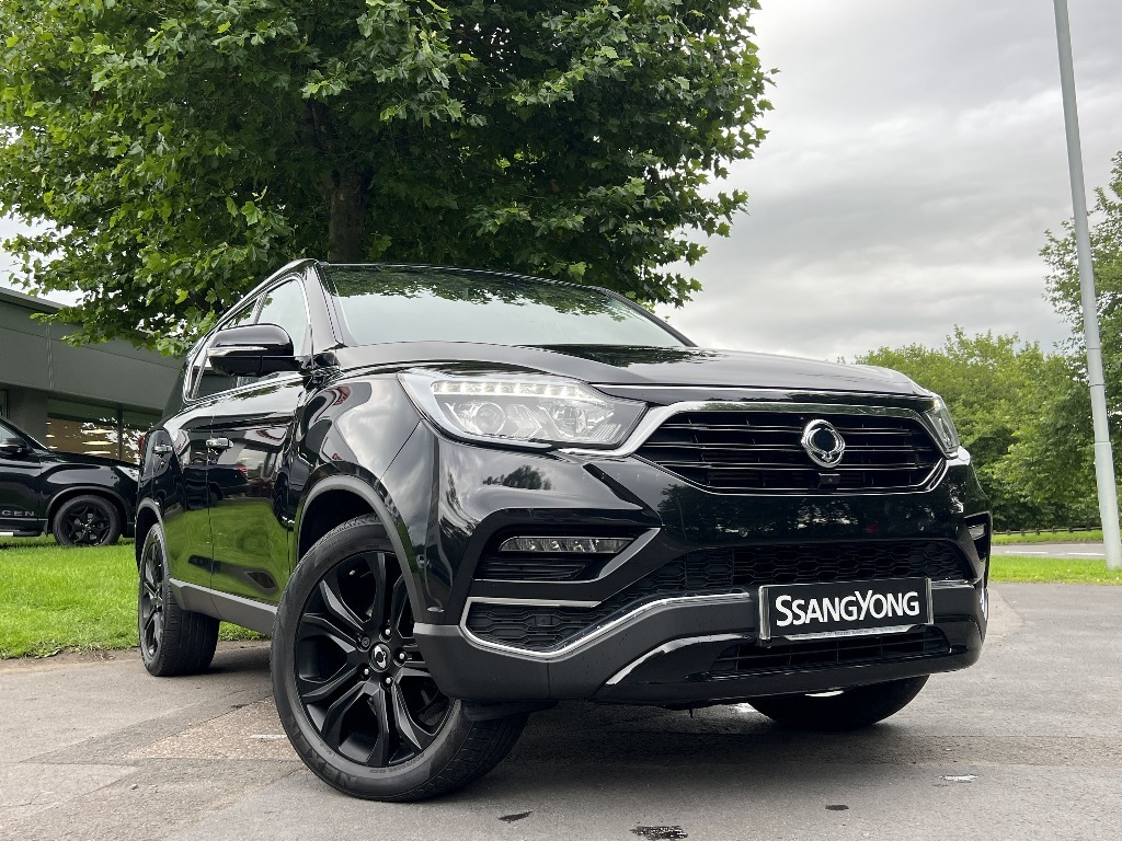 Compare SsangYong Rexton Rexton Ultimate AE67VFA Black