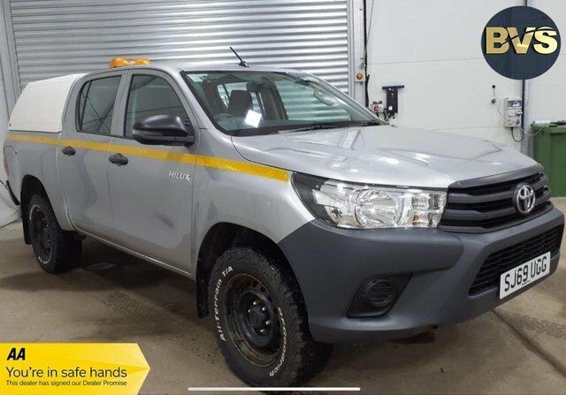 Compare Toyota HILUX 2019 2.4 Active 4Wd D-4d Dcb 148 Bhp SJ69UGG Silver