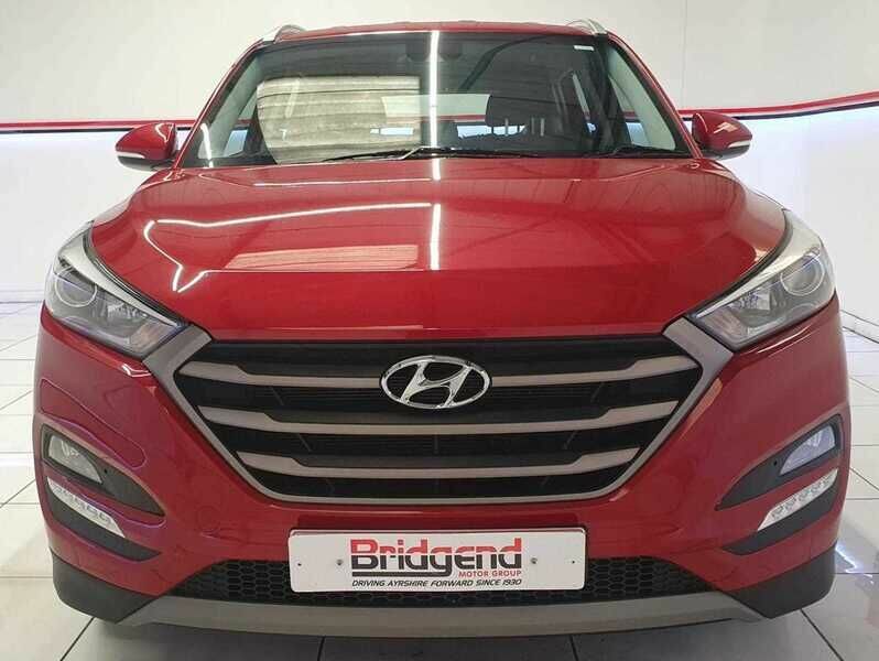 Compare Hyundai Tucson 1.6 Gdi Blue Drive Se EY18YDZ Red