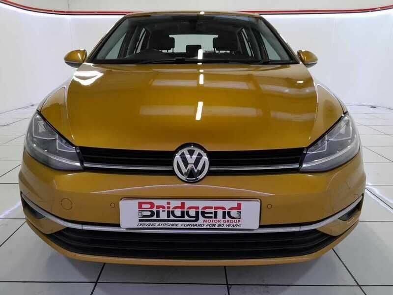 Compare Volkswagen Golf 1.6 Tdi Se Nav Hatchback SD68VKP Yellow