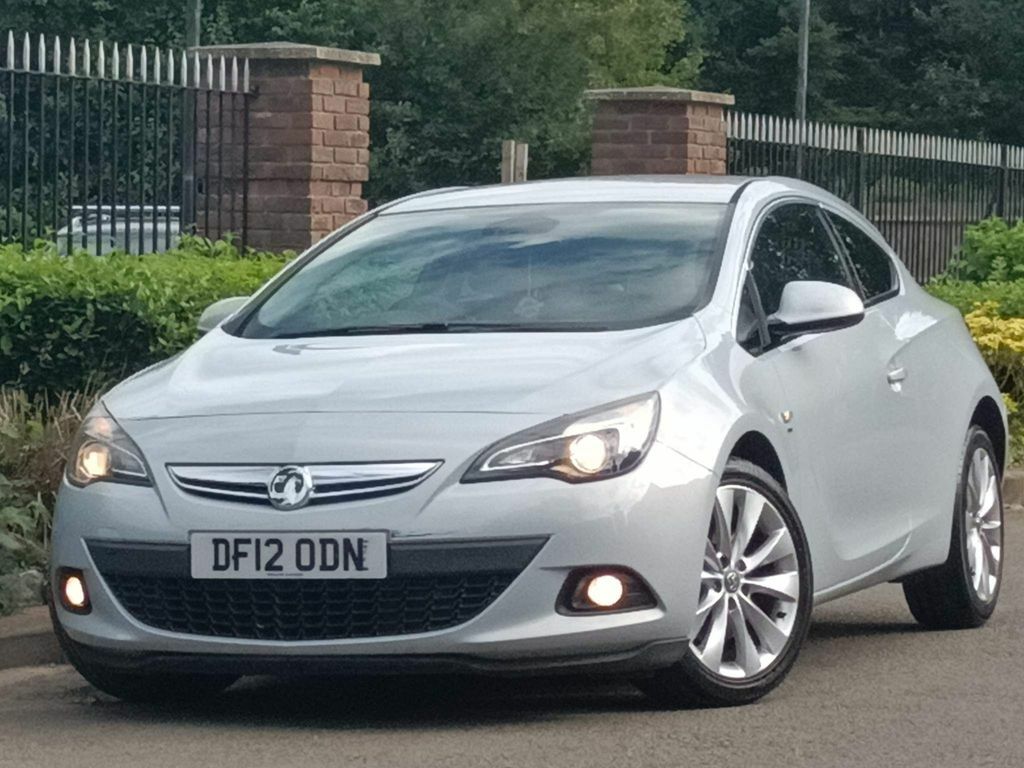 Compare Vauxhall Astra GTC Gtc 1.4T Sri Euro 5 Ss DF12ODN White