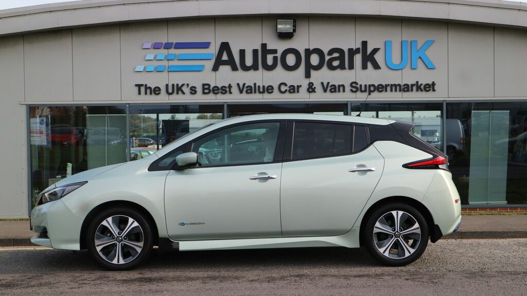 Compare Nissan Leaf Launch Edition 148 Bhp XUI8547 Silver