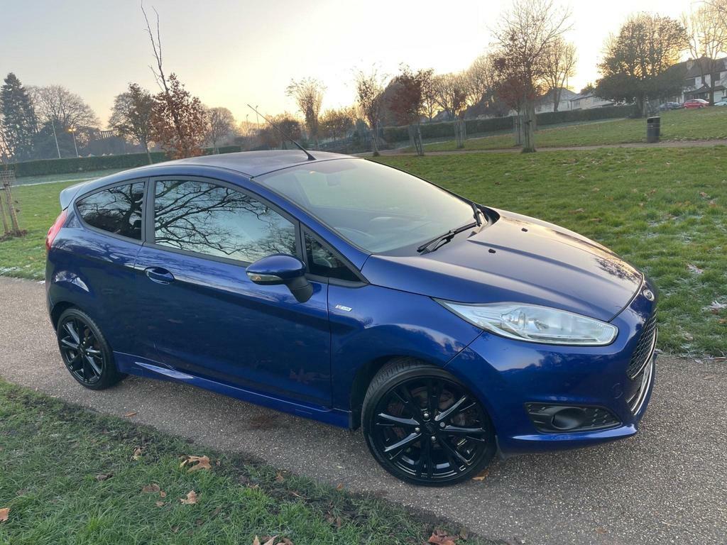 Compare Ford Fiesta 1.0T Ecoboost St-line Euro 6 Ss SP66ZNZ Blue