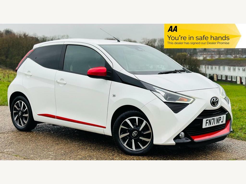 Compare Toyota Aygo 1.0 Vvt-i X-trend Euro 6 Ss FN71NPJ White