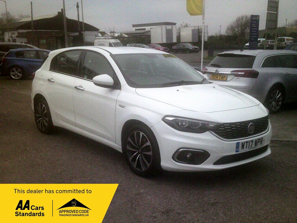Compare Fiat Tipo Hatchback 1.4 Tipo Hatchback 1.4 95Hp Lounge 2017 WT17WPR White