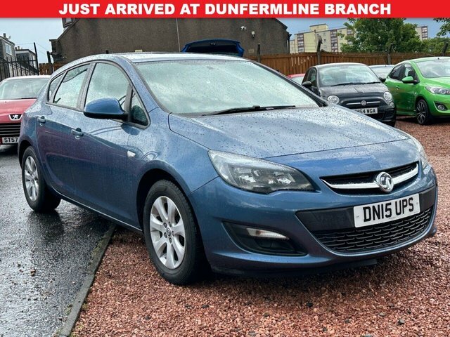 Compare Vauxhall Astra Design DN15UPS Blue
