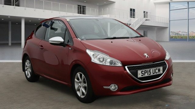Compare Peugeot 208 208 Style SP15UCM Red