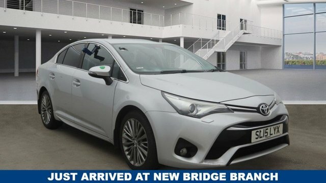 Compare Toyota Avensis 2.0 D-4d Excel SL15LYX Silver