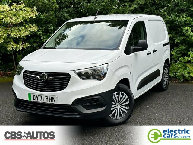 Compare Vauxhall Combo-e Life 0.0 L1h1 2300 Dynamic 50Kw135 Bhp DY71BHN White