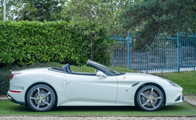 Compare Ferrari California 3.9 Dd 560 Bhp  White