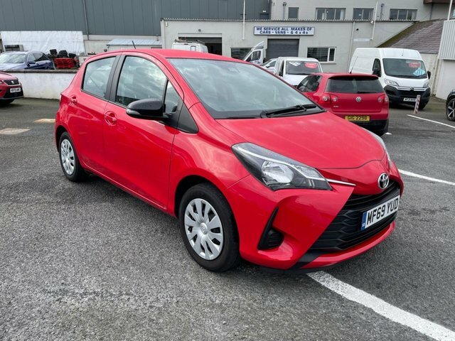Compare Toyota Yaris 1.0 Vvt-i Active 71 Bhp MF69YUD Red