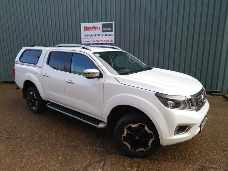 Compare Nissan Navara Double Cab Pick Up Tekna 2.3Dci 190 Tt 4Wd DS20AXO White