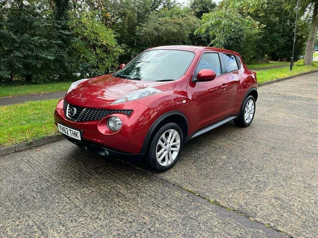 Compare Nissan Juke 1.6 Tekna Euro 5 Ss YH62THK Red