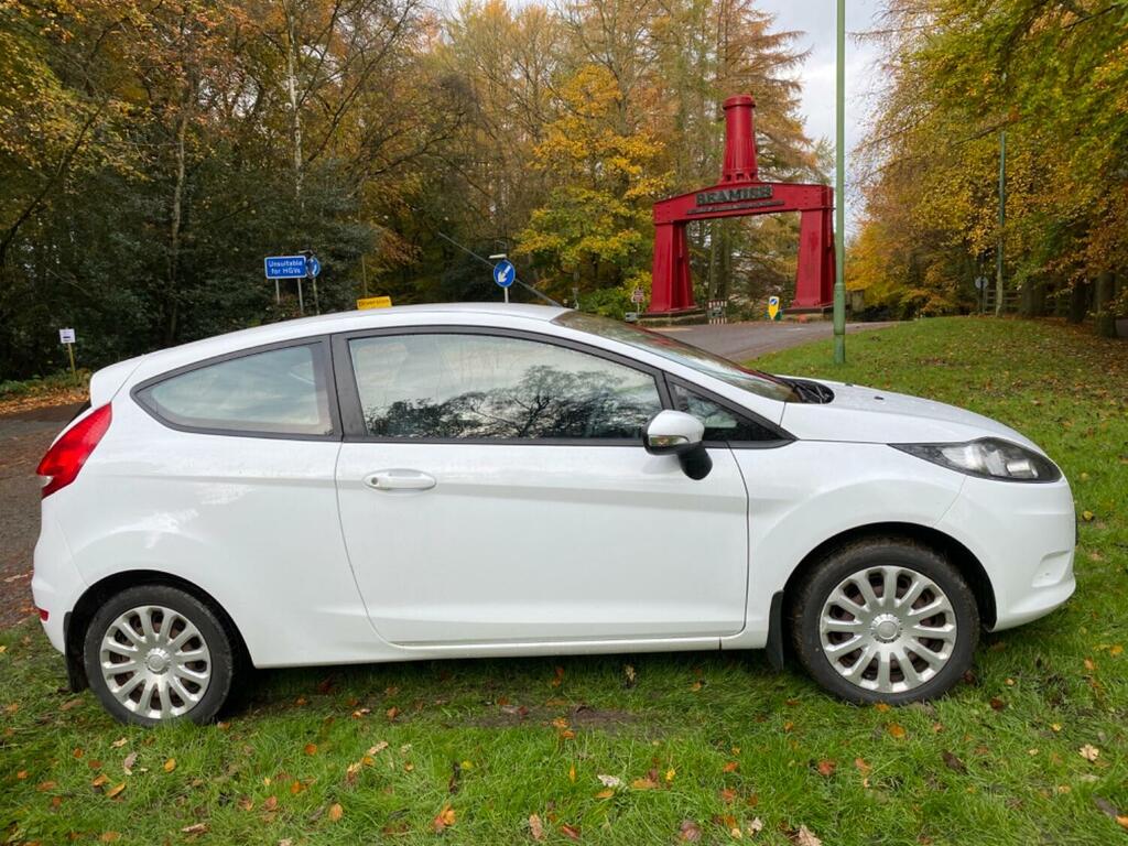 Compare Ford Fiesta Hatchback NL62LKY White