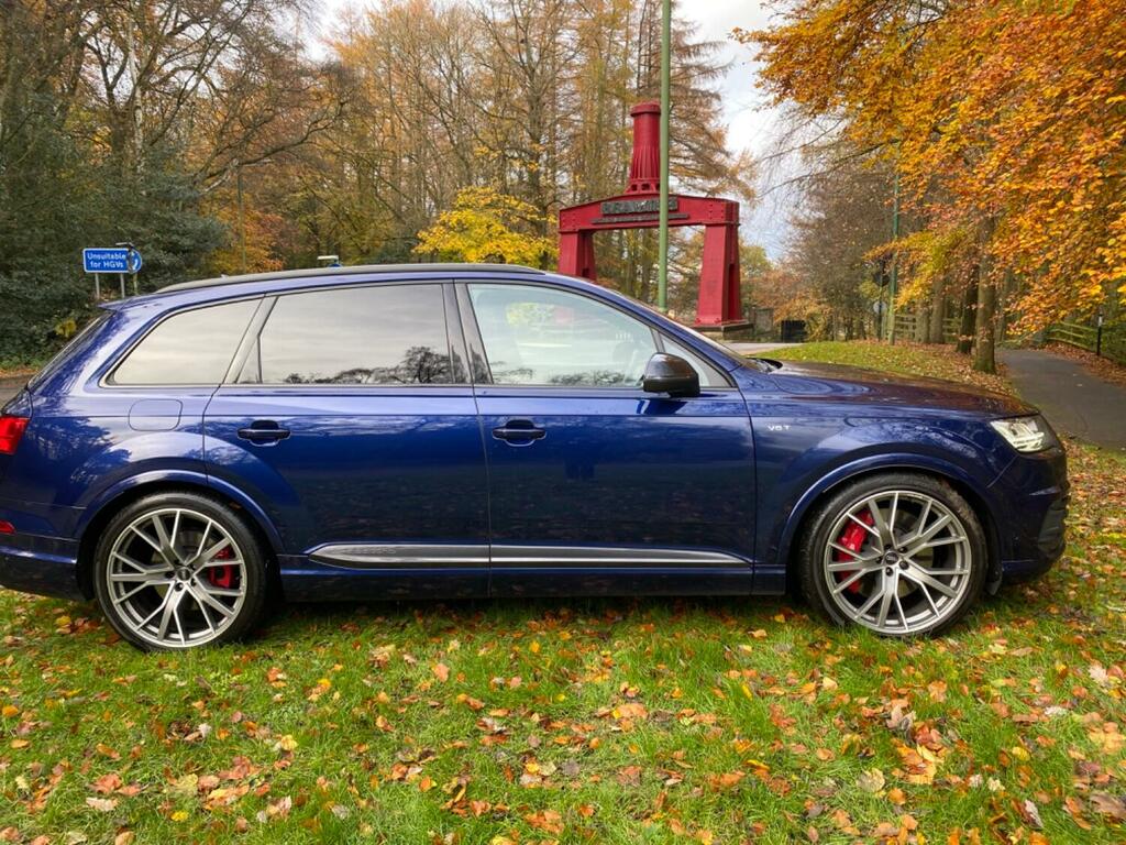 Compare Audi SQ7 Suv SR18LRJ Blue