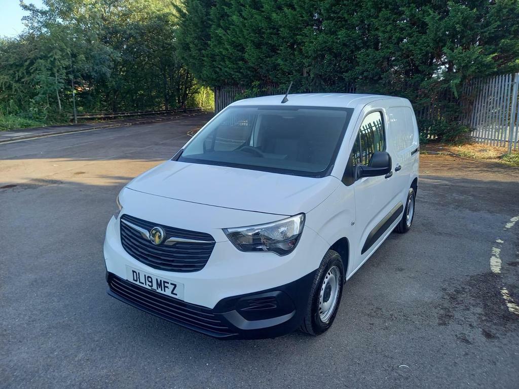 Compare Vauxhall Combo 1.6 Turbo D 2000 Edition L1 H1 Euro 6 DL19MFZ White