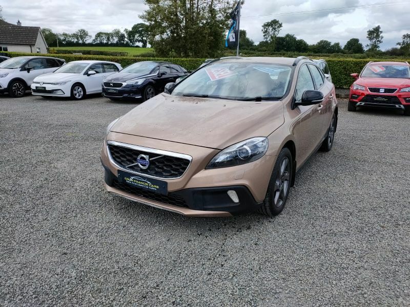 Compare Volvo V40 Cross Country V40 Cross Country Lux D2 YX66RZW Brown