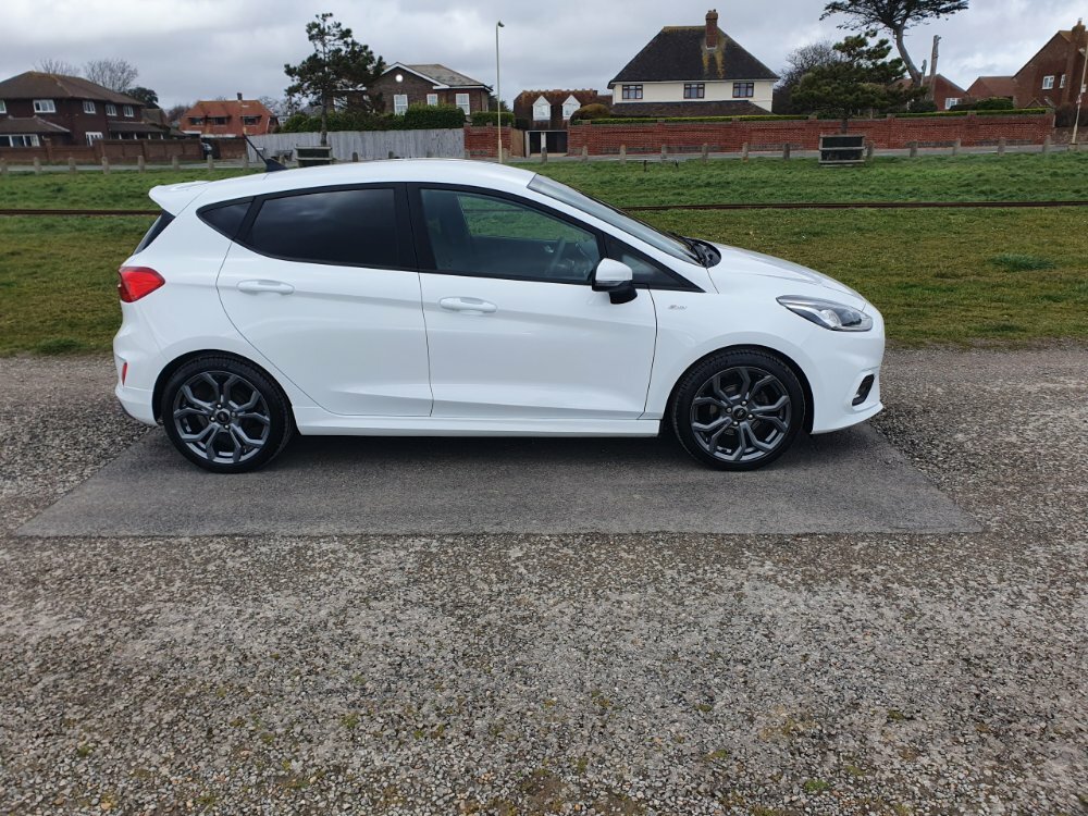 Compare Ford Fiesta St-line Edition 5-Door HV20JVP White