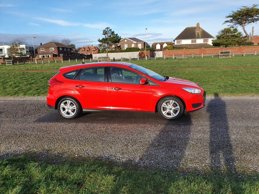 Compare Ford Focus 1.6 Hatchback HK15OHY Red