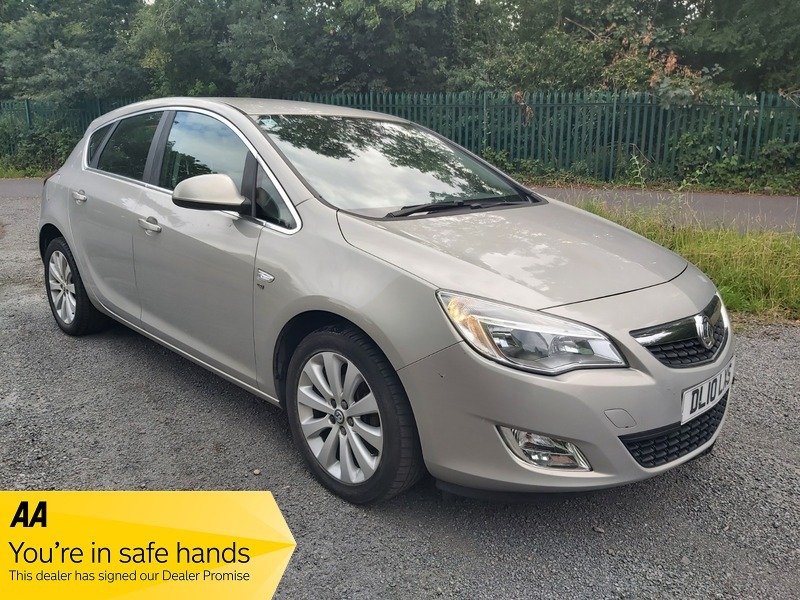 Compare Vauxhall Astra Se DL10LXS Silver