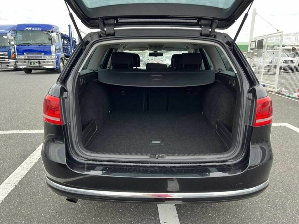 Compare Volkswagen Passat Estate MX62XBS Black