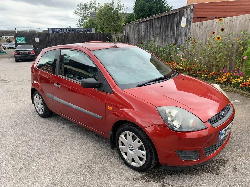 Compare Ford Fiesta 1.25 Style FN06UBZ Red