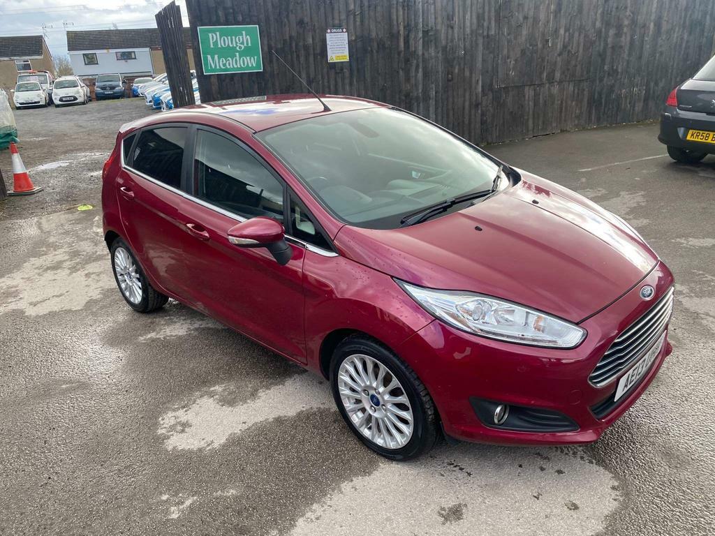 Compare Ford Fiesta 1.0T Ecoboost Titanium Ss AE13UHH Red