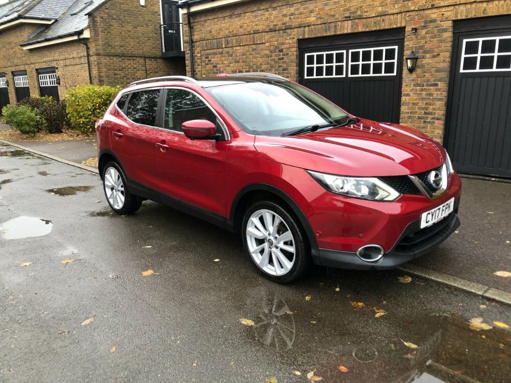 Compare Nissan Qashqai 1.5 Dci Tekna CY17FPK Red