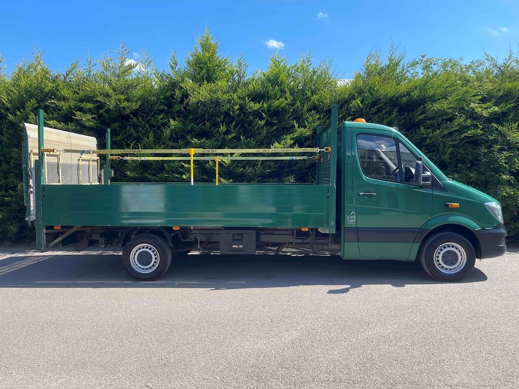 Compare Mercedes-Benz Sprinter 2.1 Cdi 313 Lwb 14Ft Dropside Flatbed Tail Lift Tr KR64EEF Green