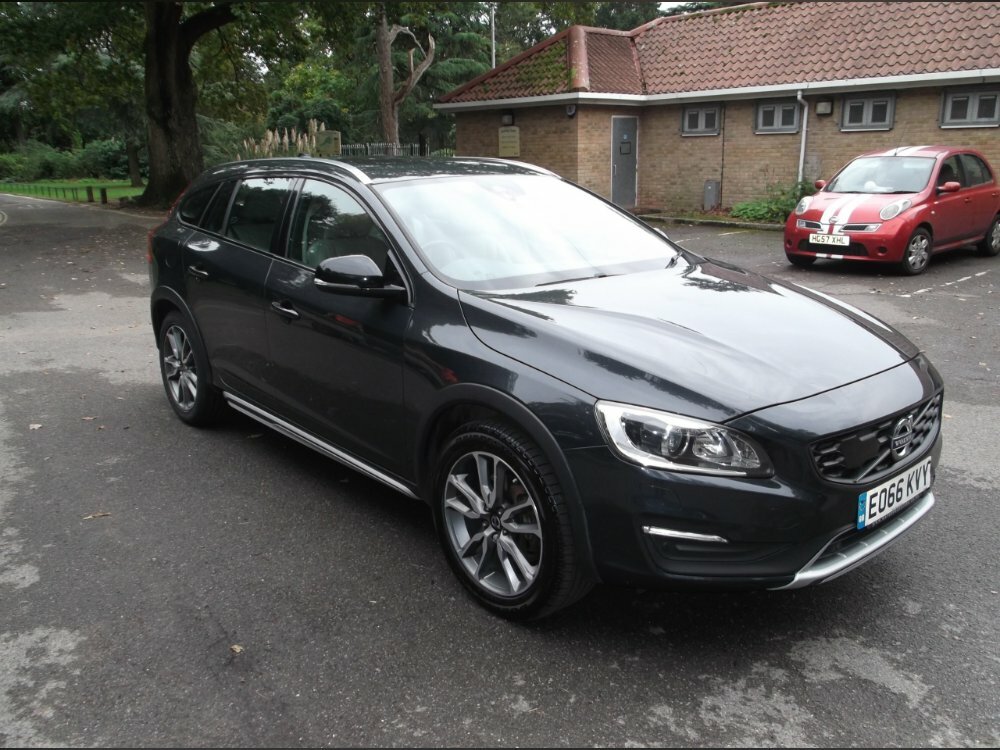 Compare Volvo V60 Cross Country D4 190 Cross Country Lux Nav Geartronic EO66KVY Grey