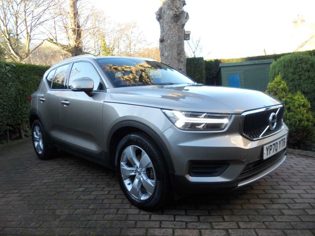 Compare Volvo XC40 1.5 T3 Momentum Euro 6 Ss YP70YTR Grey