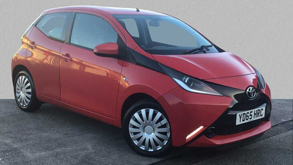 Compare Toyota Aygo 1.0 Vvt-i X-play YD65HRC Red