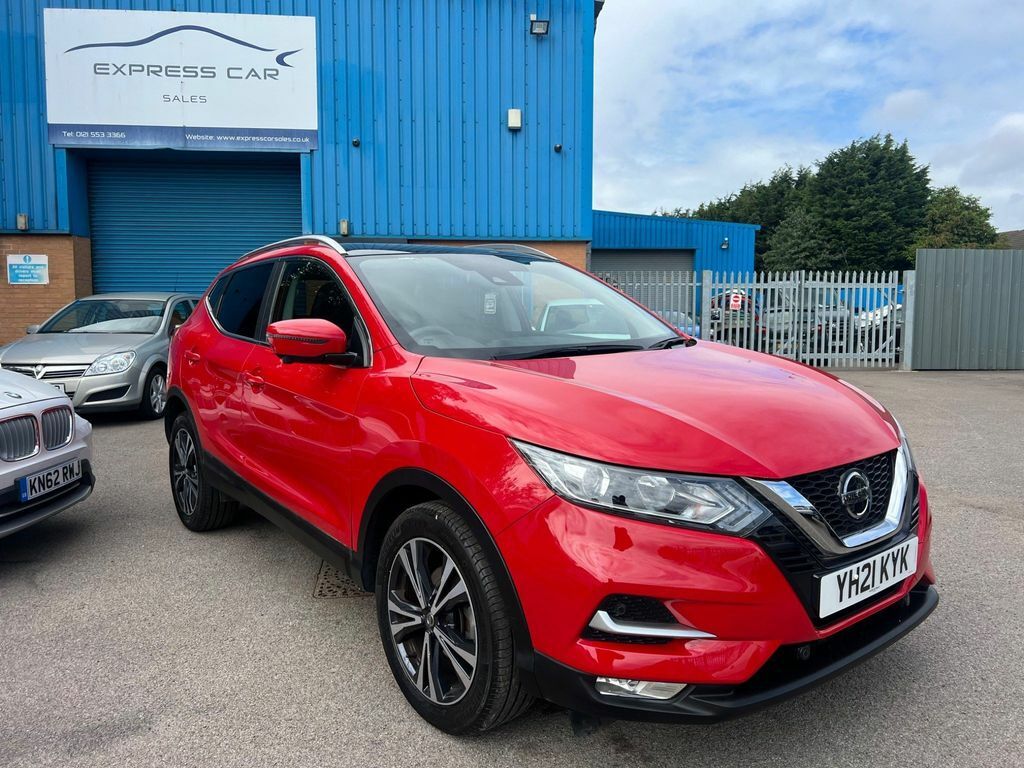 Compare Nissan Qashqai 1.3 Dig-t N-connecta Dct Euro 6 Ss YH21KYK Red
