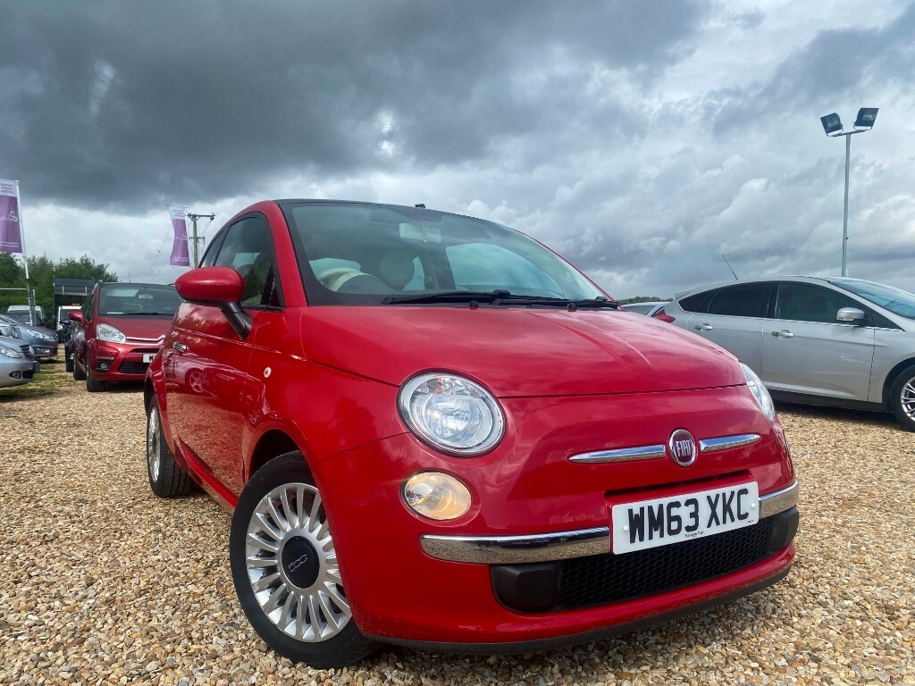 Compare Fiat 500 500 Lounge WM63XKC Red