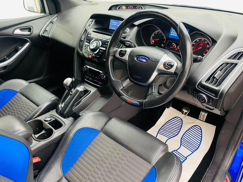 Compare Ford Focus St-2 NV14LKY Blue