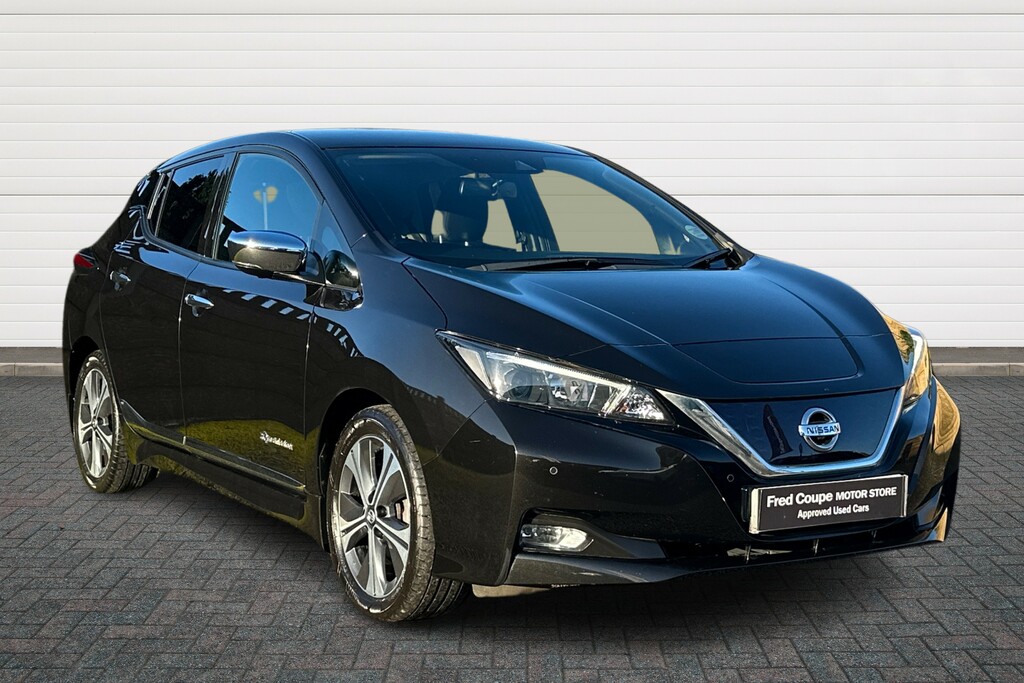 Compare Nissan Leaf N-connecta 40Kwh DY68CPX Black