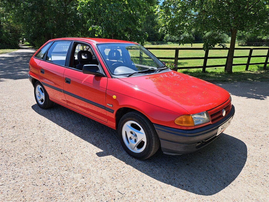 Compare Vauxhall Astra 1.4 Merit L343PMH Red