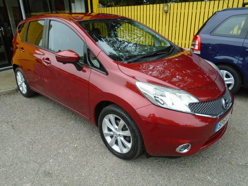 Compare Nissan Note Note Tekna Dig-s SP64SZK Red