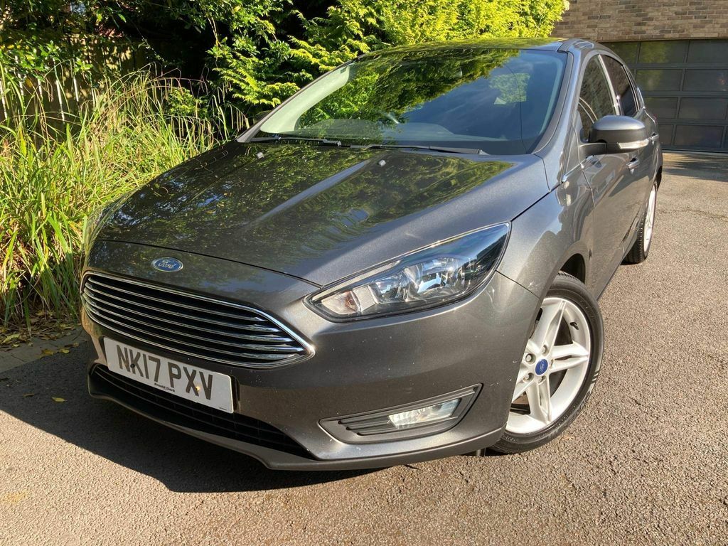 Compare Ford Focus 1.5 Tdci Zetec Edition Euro 6 Ss NK17PXV Grey